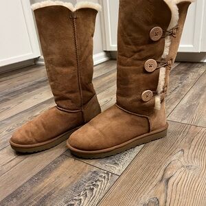 Great Condition UGG Bailey Triple Button Tall Boots Suede Sherpa, size 10